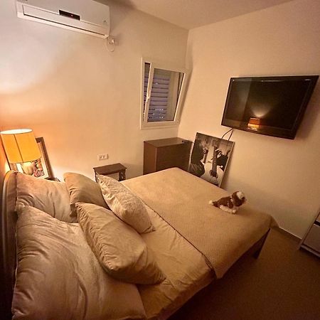 A Room In A Modern Apartment Near The Belinson Schneider Hospital And The Red Line To Tel Aviv Petach Tikva Exterior foto